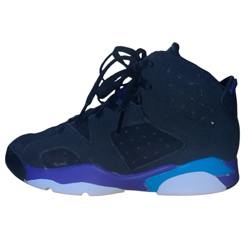 Air Jordan 6 Retro Kids Sneakers - Picture 3 of 5